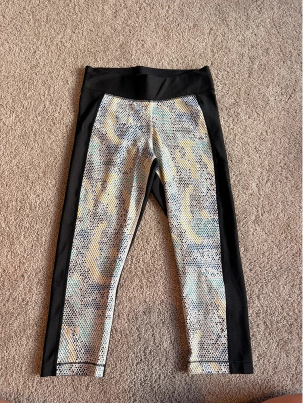 Under Armour Compression Cropped Leggings Women’s Medium EUC